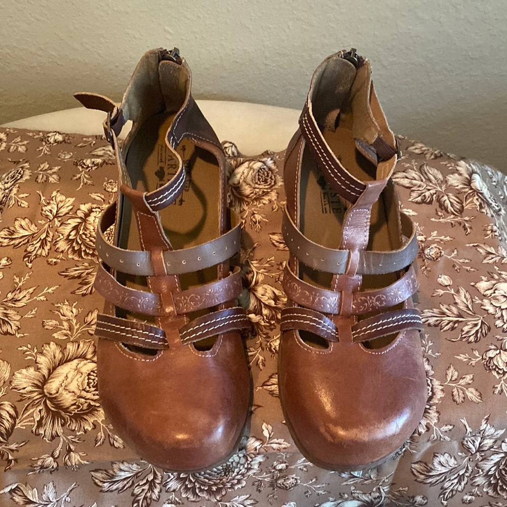 L’Artiste Spring Step, size 8.5, never worn